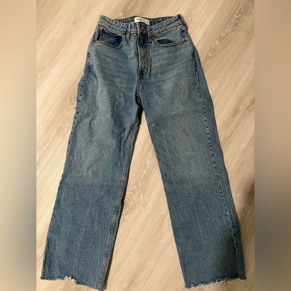 Abercrombie The 90s Relaxed Jean High Rise - Picture 1 of 3